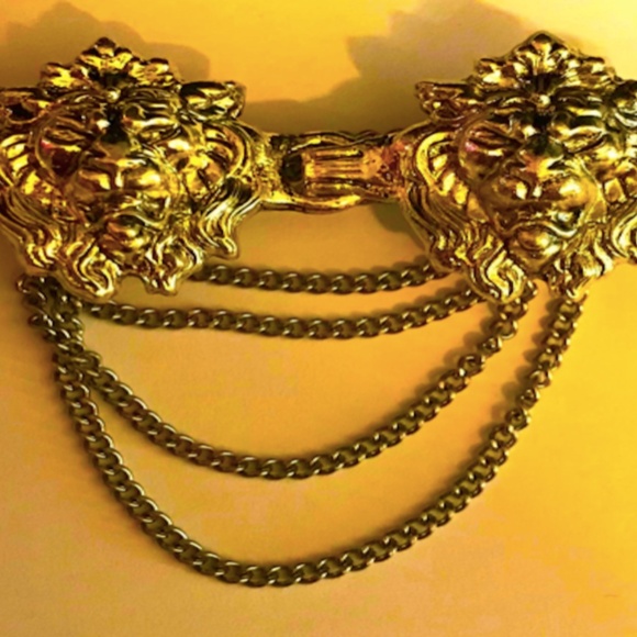 Lion cloak clasp with chain - Picture 2 of 5
